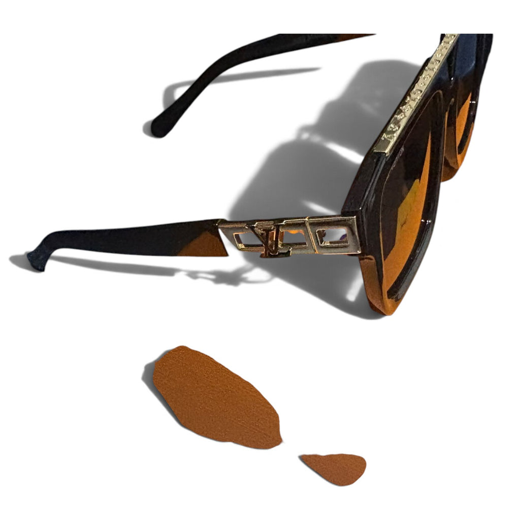 Gafas LV negro gold de perfil mostrando la patilla dorada